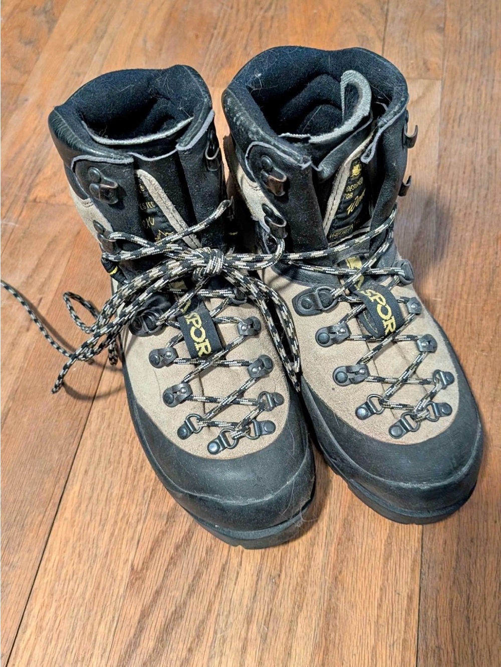 La Sportiva Makalu Tan and Black Mountaineering Boots Size 39 (7.5 US Womens)